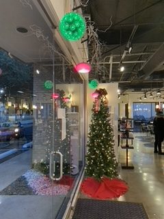 salon 13500 entrance with holiday decorations and christmas tree